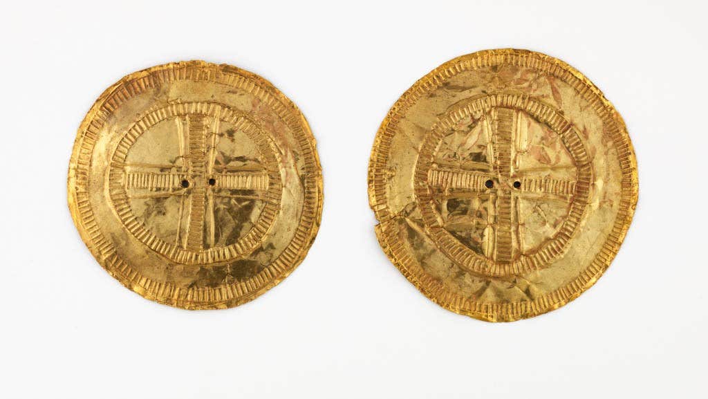 Pair of Gold Discs Tedavnet, Co. Monaghan Early Bronze Age, c. 2200-1800 BC.