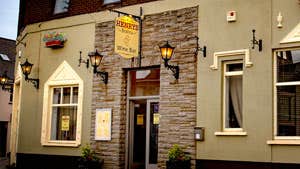 Henry's Bistro & Wine Bar