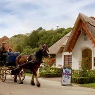 Jaunting car outside Tea Rooms