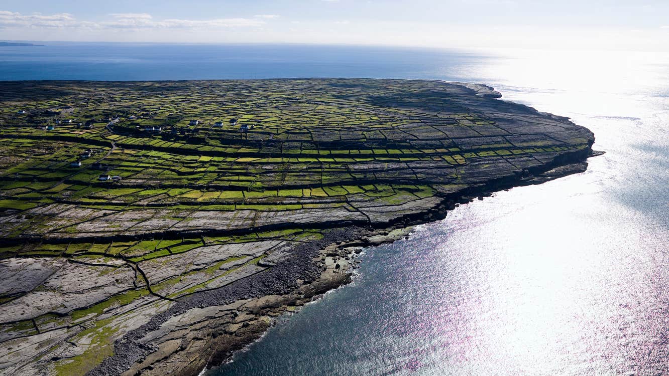 Aerial image of Inishmaan (Inis Meáin).