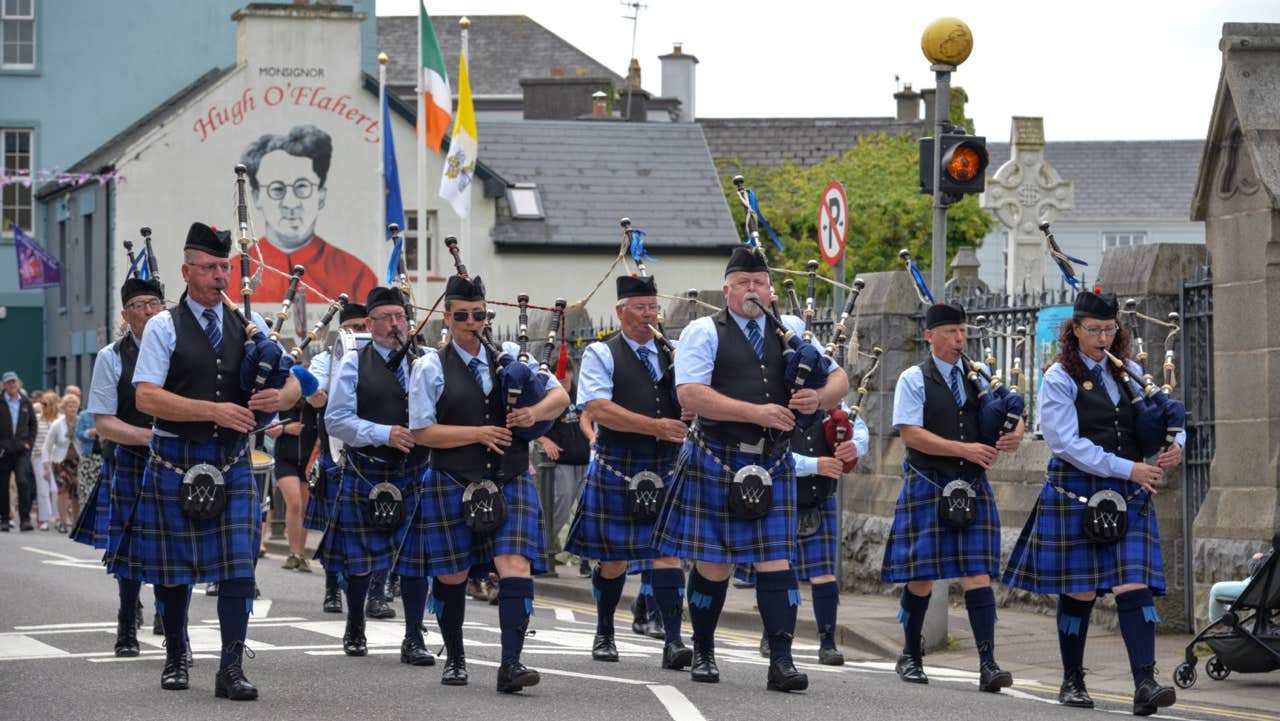 Killorglin Pipe Bind lead the way on the street