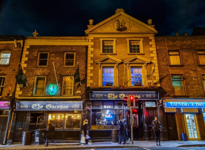 The exterior of The Oarsman pub at night