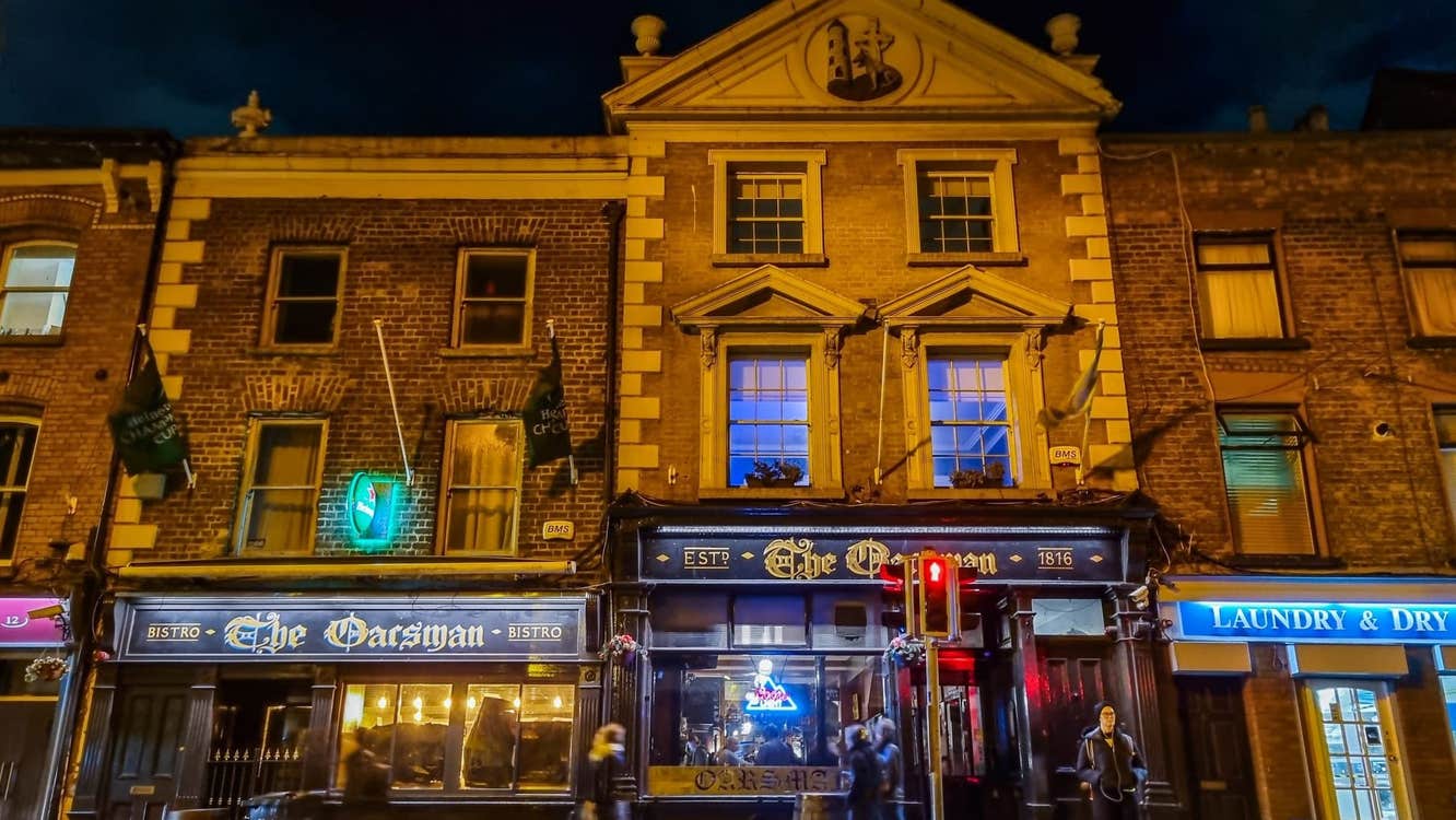 The exterior of The Oarsman pub at night