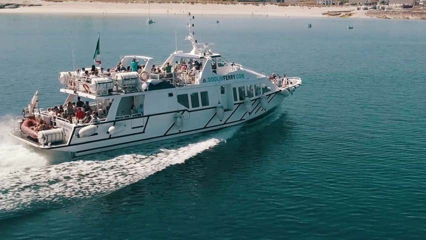 Doolin Ferry carrying passengers to the port