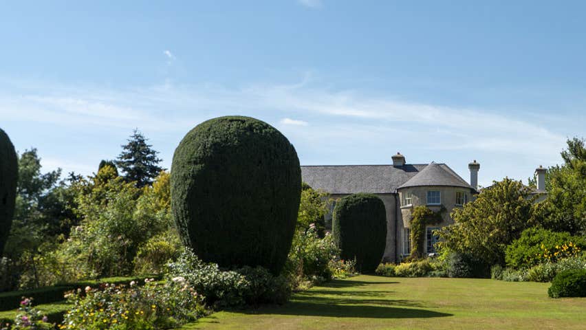 The Garden at Altamont Gardens and the house in the back ground