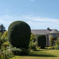 The Garden at Altamont Gardens and the house in the back ground