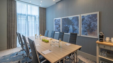 Meeting area with table and chairs