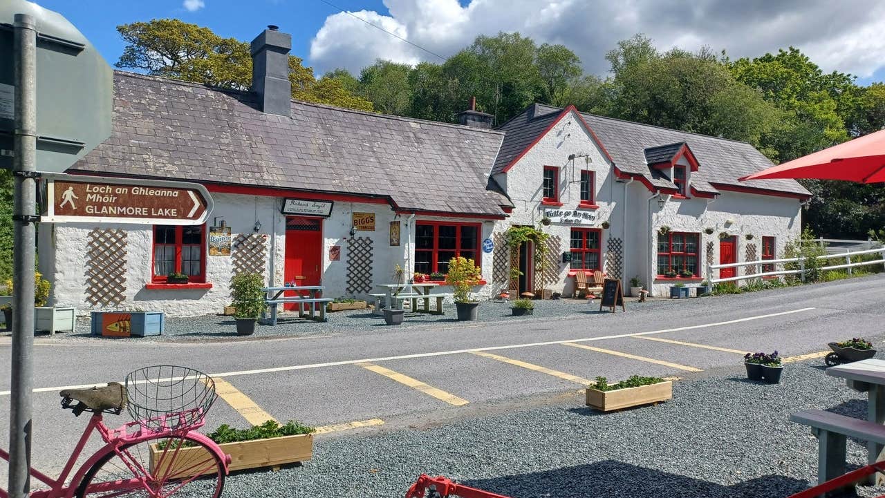 Exterior roadside view of An Síbín Restaurant & Wine Bar