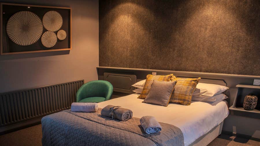 Double bed with white and grey sheets