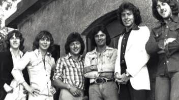 Black and white photo from 70s of 6 men in casual clothes.