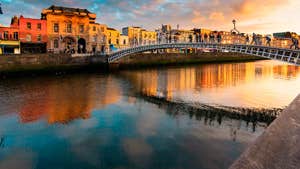 Irish Taxi Tours Ha'Penny Bridge