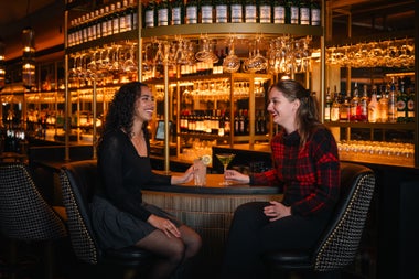 Valeria and Leandra at a cocktail bar