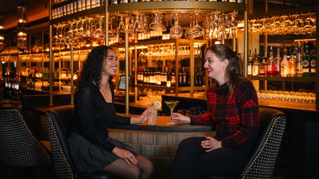 Valeria and Leandra at a cocktail bar