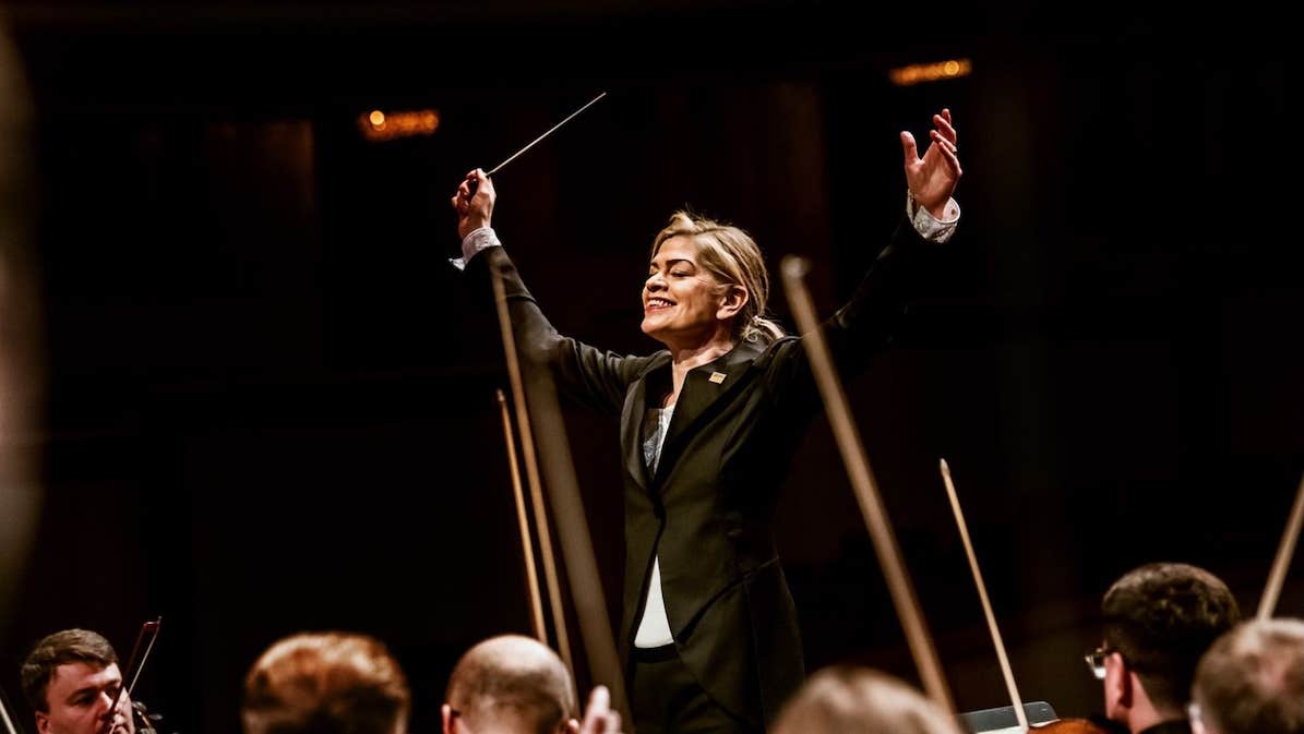 Keri-Lynn Wilson Conducts Ukrainian Freedom Orchestra