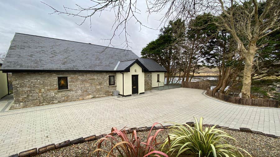 Front view of property