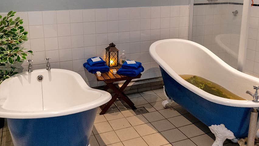 Bundoran Seaweed Baths interior of treatment room