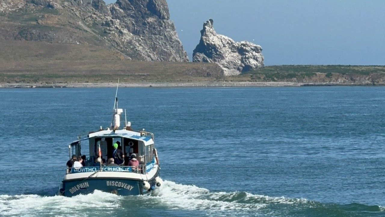 Howth Cliff Cruises boat on a Howth Cliffs and Irelands Eye tour