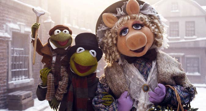 Kermit the Frog, Miss Piggy and Robin the Frog. Their clothes and background suggests a Victorian-era winter.