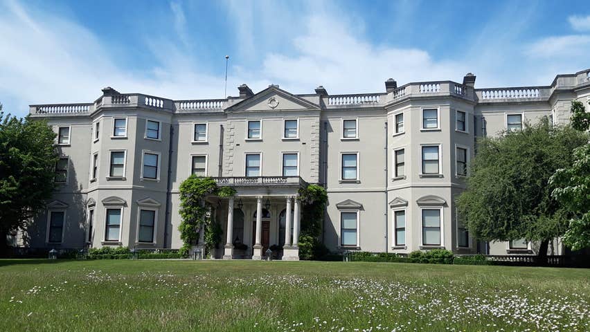 Front view of Farmleigh House