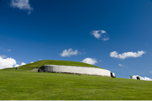 Brú na Bóinne Visitor Centre - Newgrange and Knowth