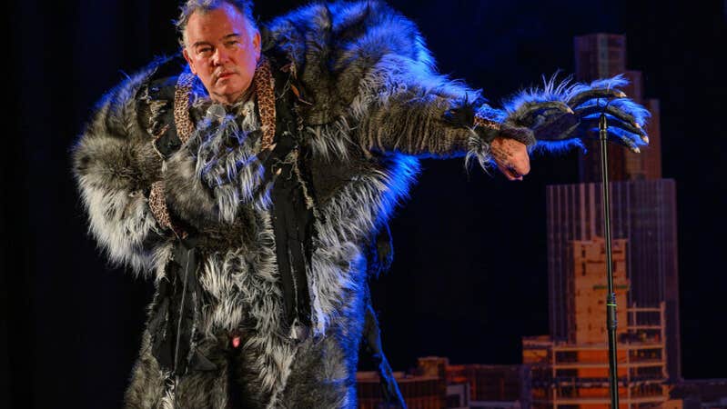 STEWART LEE vs THE MAN-WULF