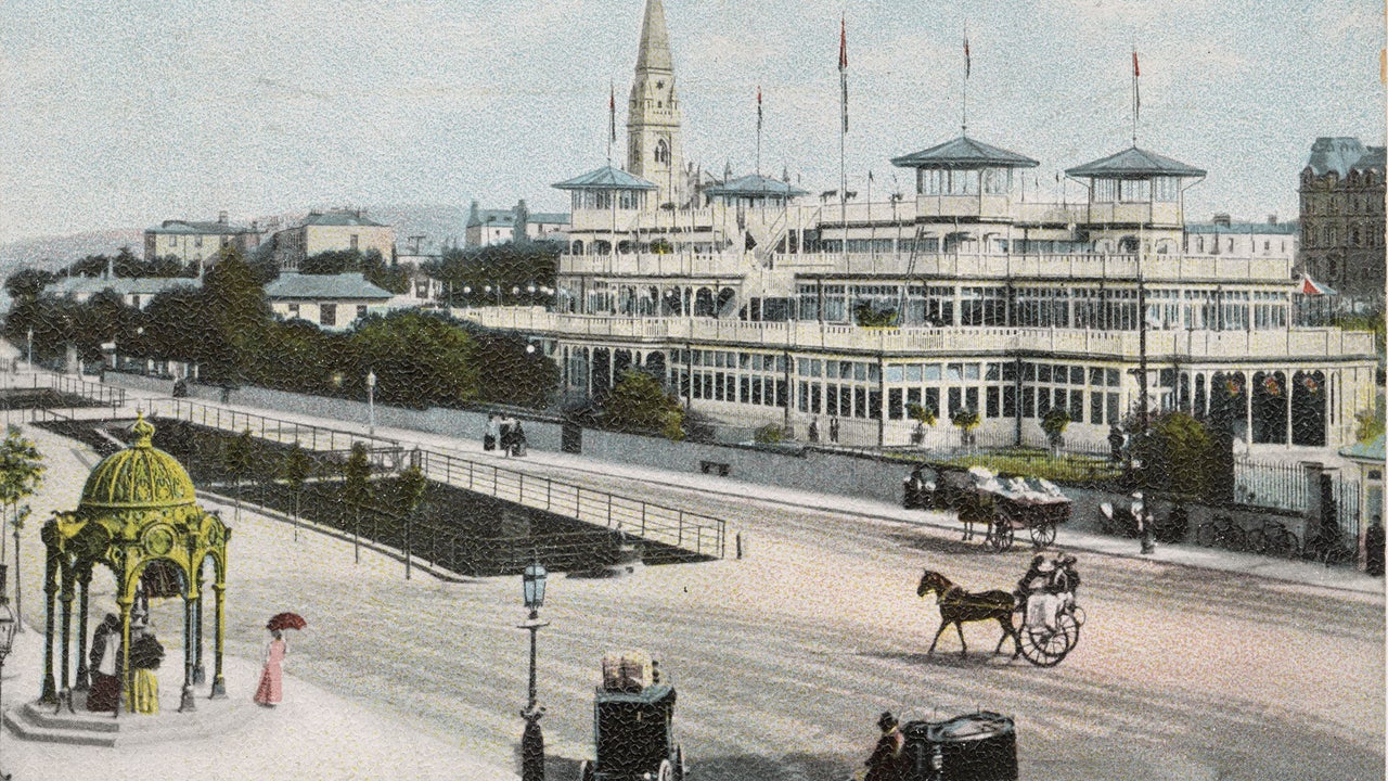 The Pavilion hosted lavish Viennese balls, and served as the ultimate social hub for high society, complete with a rooftop garden, tearooms, a smoking room, ladies’ and gentlemen’s reading rooms and a skating rink.