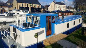 Roisin Dubh Houseboat