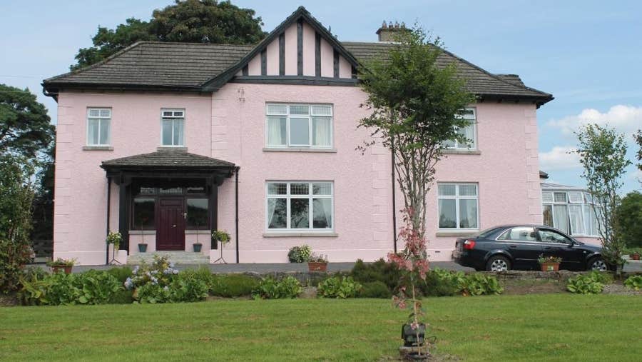 exterior of property with manicured lawn