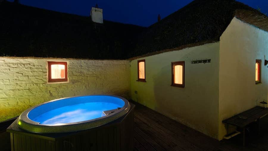 Outdoor hot tub area in Cottage Mary Rose County Kerry