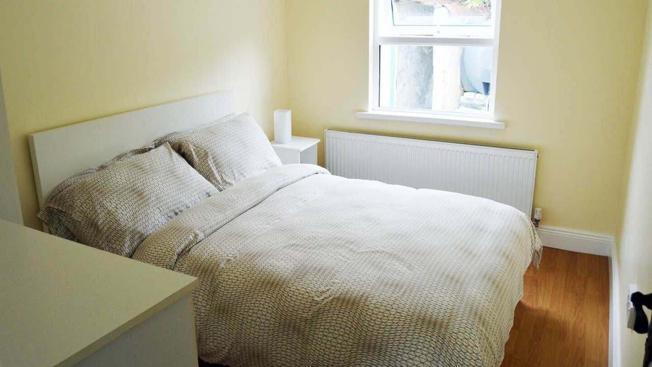 Double bedroom with white sheets