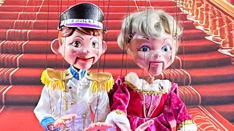 Cinderella Goes To The Halloween Ball Puppet Show