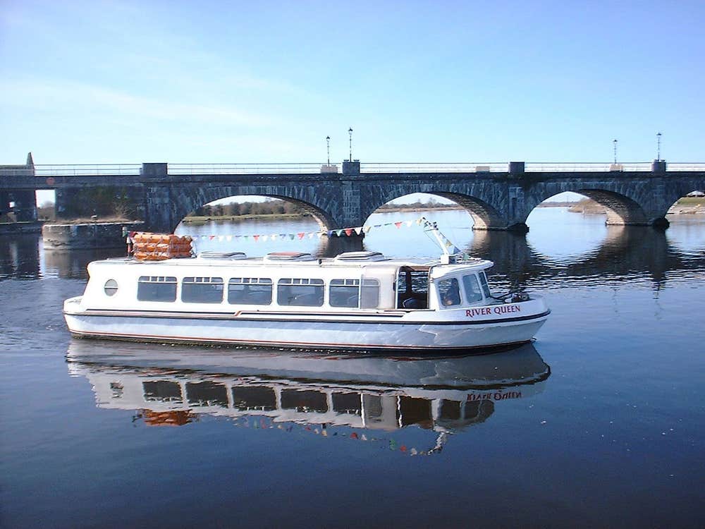 Silver Line Cruisers River Queen boat on the River Shannon