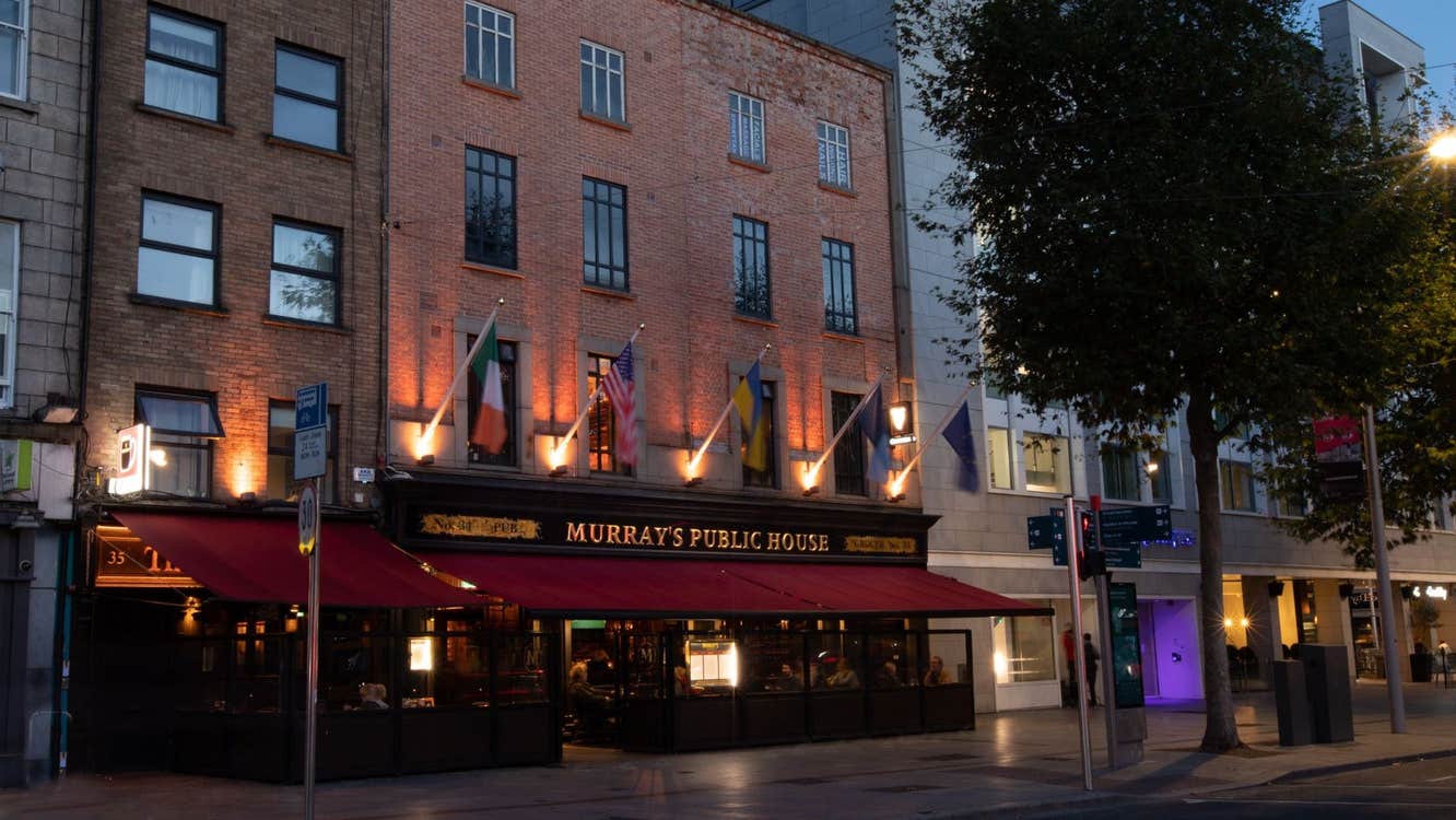 An exterior street view of Murray's Bar & Grill