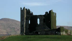 Ballycarbery Castle