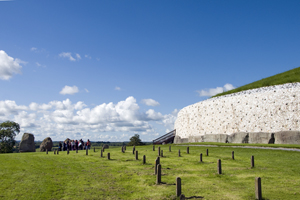 Brú na Bóinne Visitor Centre - Newgrange and Knowth