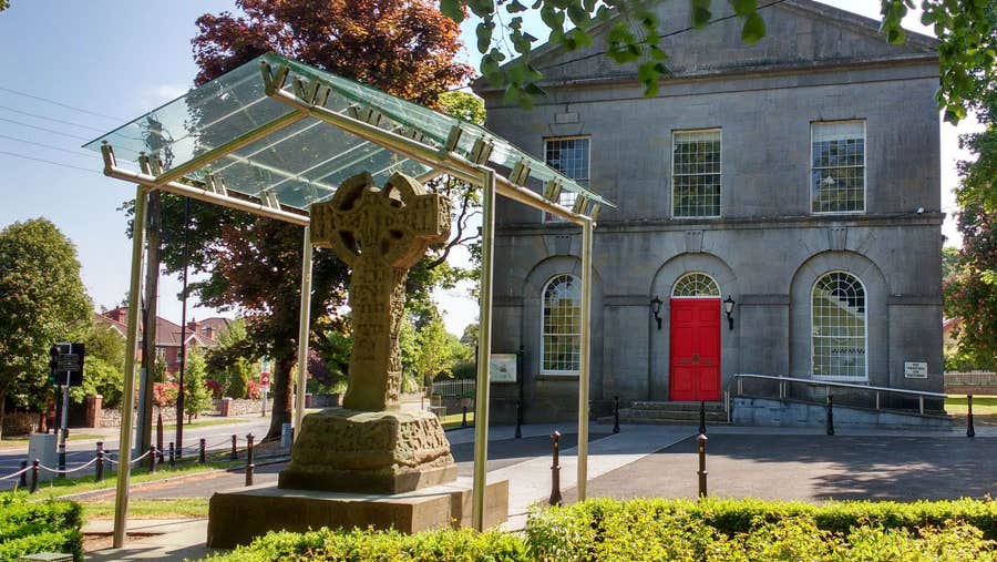 Front entrance and grounds of Kells Courthouse Tourism and Cultural Hub