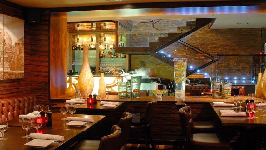 Hamptons Bar and Grill table seating area