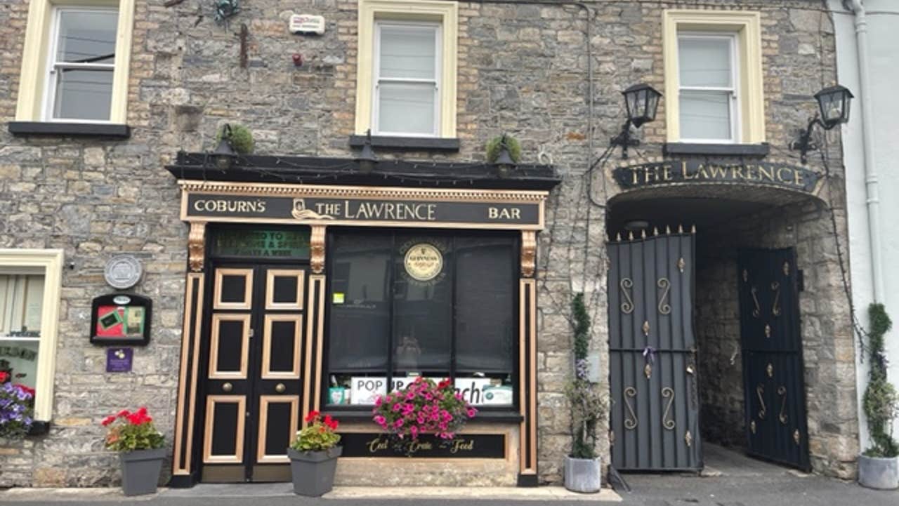 Front view of property