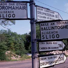 Image of a signpost in Dromahair in County Leitrim