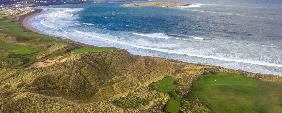 An aerial view of the links course showing its proximity to the sea