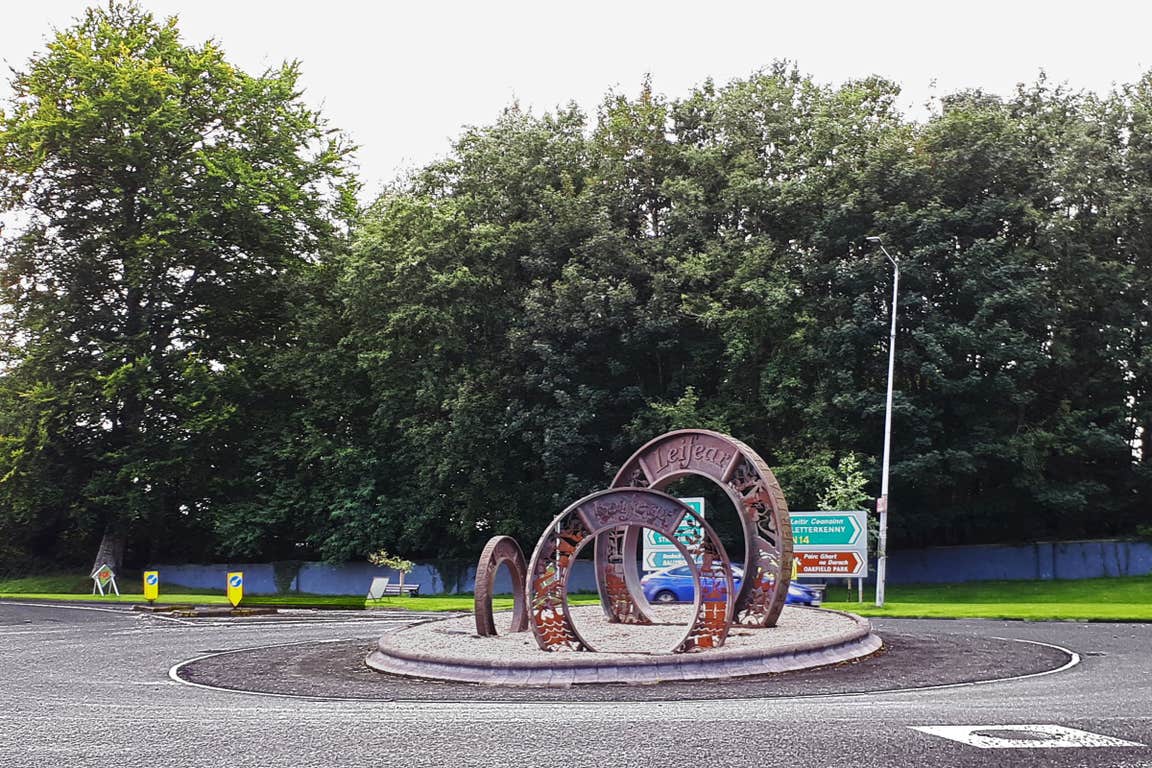 Image of a sculpture in Lifford in County Donegal
