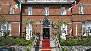 SCHOLARS TOWNHOUSE HOTEL