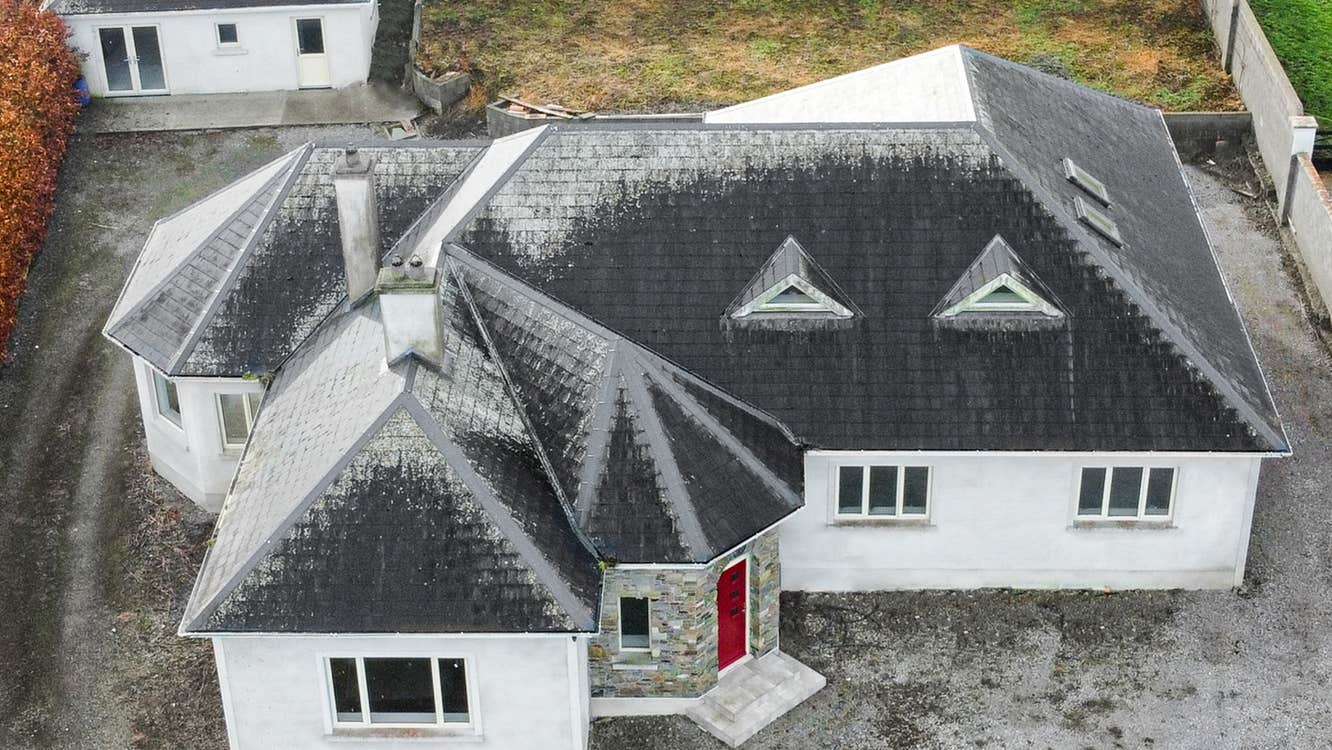 View of house and surroundings