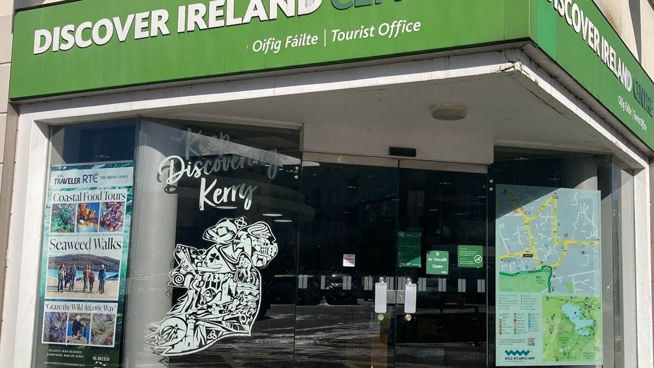 Exterior view of Killarney Tourist Information Centre