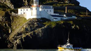 Lisin passing the by the Lighthouse at Wicklow Head