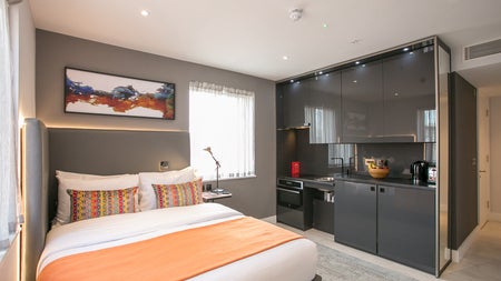 Double bedroom with kitchenette