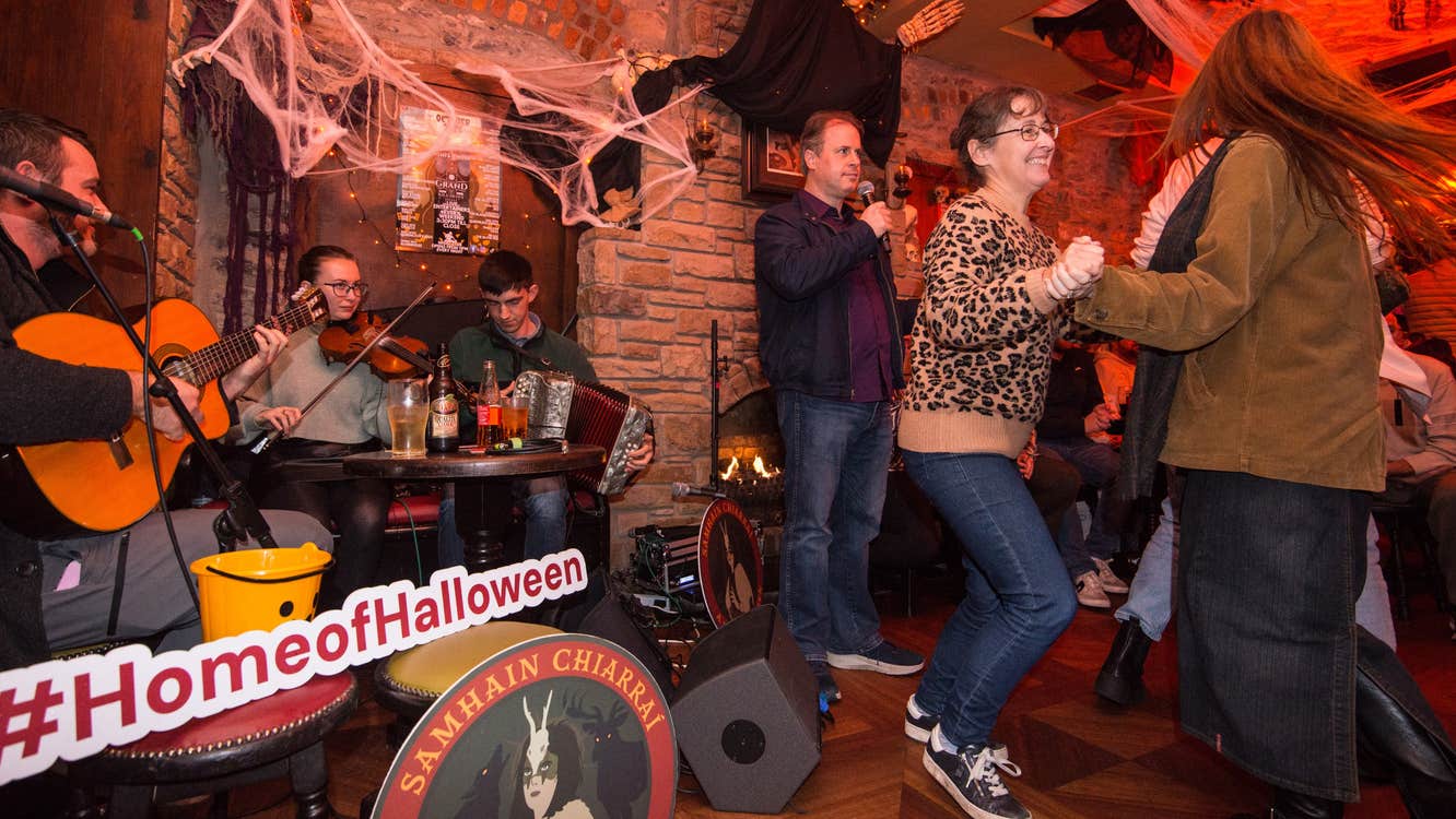 What's the Scéil & Céilí – Pop-Ups, Stories & Dancing Irish language pop-ups with Céilí Dancing — all levels welcome, from young to old.