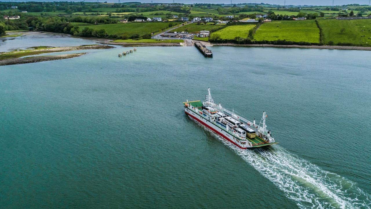 Shannon Ferries boat sailing in to port