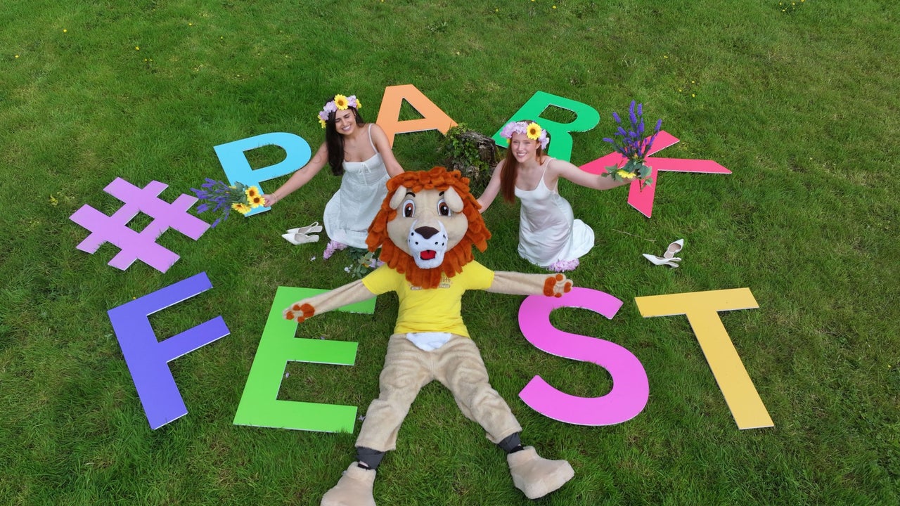 Mascot and Flower Girls at Festival Launch.