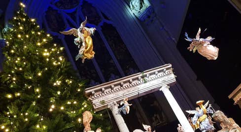 Crib suspended angels, Dublin Castle
